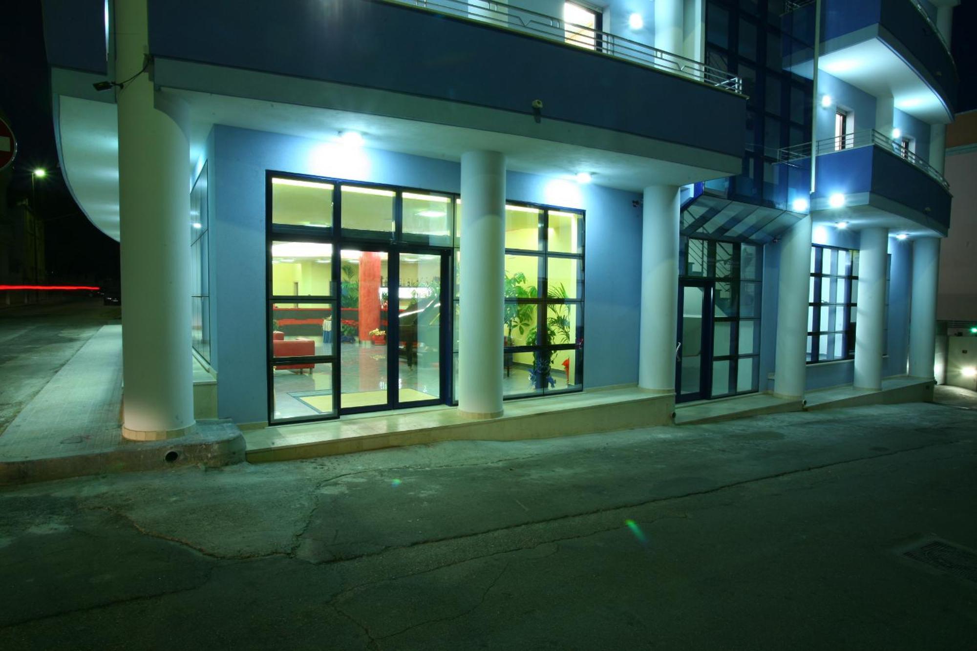 Blu Residence - Hotel Nel Salento Казарано Экстерьер фото